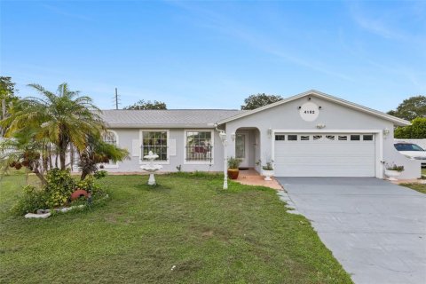 House in Orlando, Florida 4 bedrooms, 138.89 sq.m. № 2403266