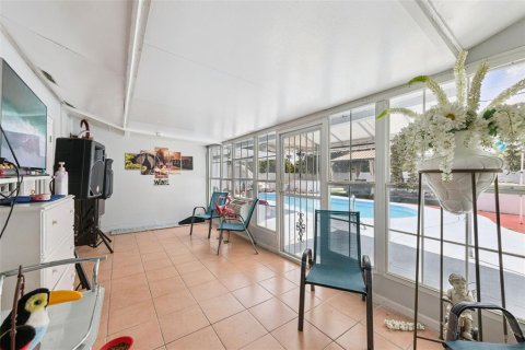 House in Orlando, Florida 4 bedrooms, 138.89 sq.m. № 2403266 - photo 23