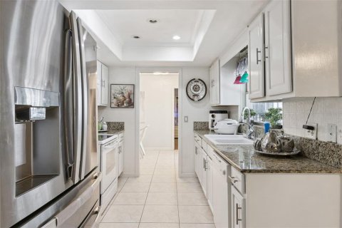 House in Orlando, Florida 4 bedrooms, 138.89 sq.m. № 2403266 - photo 10