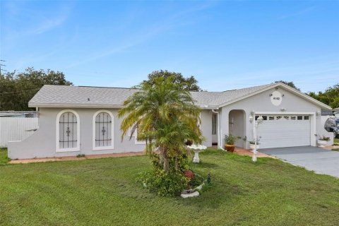 House in Orlando, Florida 4 bedrooms, 138.89 sq.m. № 2403266 - photo 2