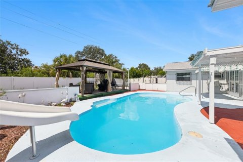 House in Orlando, Florida 4 bedrooms, 138.89 sq.m. № 2403266 - photo 27