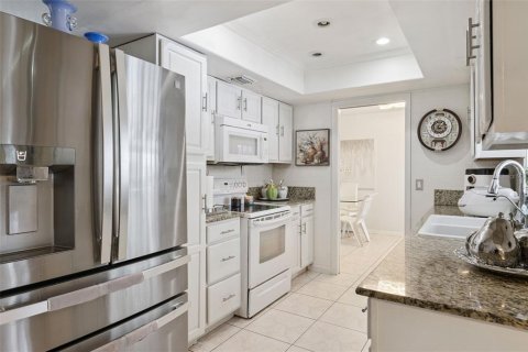 House in Orlando, Florida 4 bedrooms, 138.89 sq.m. № 2403266 - photo 9