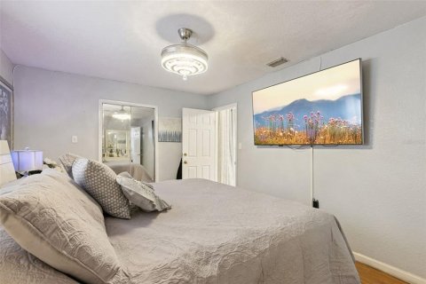 House in Orlando, Florida 4 bedrooms, 138.89 sq.m. № 2403266 - photo 16