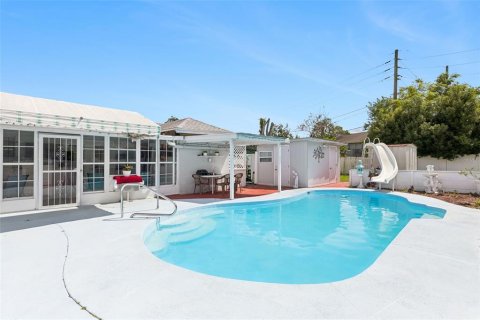 House in Orlando, Florida 4 bedrooms, 138.89 sq.m. № 2403266 - photo 24