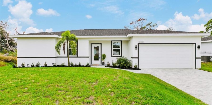 House in Port Charlotte, Florida 4 bedrooms, 151.99 sq.m. № 2233045