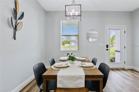 House in Port Charlotte, Florida 4 bedrooms, 151.99 sq.m. № 2233045 - photo 4