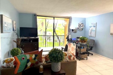 Condo in Miami, Florida, 2 bedrooms  № 1890455 - photo 4