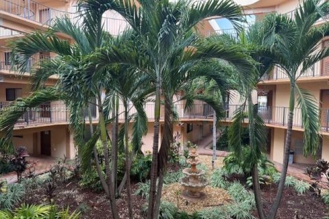 Condo in Miami, Florida, 2 bedrooms  № 1890455 - photo 14