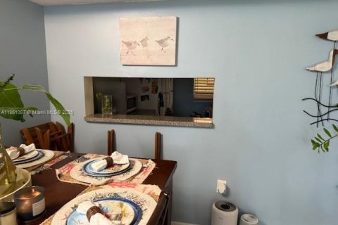 Condo in Miami, Florida, 2 bedrooms  № 1890455 - photo 13