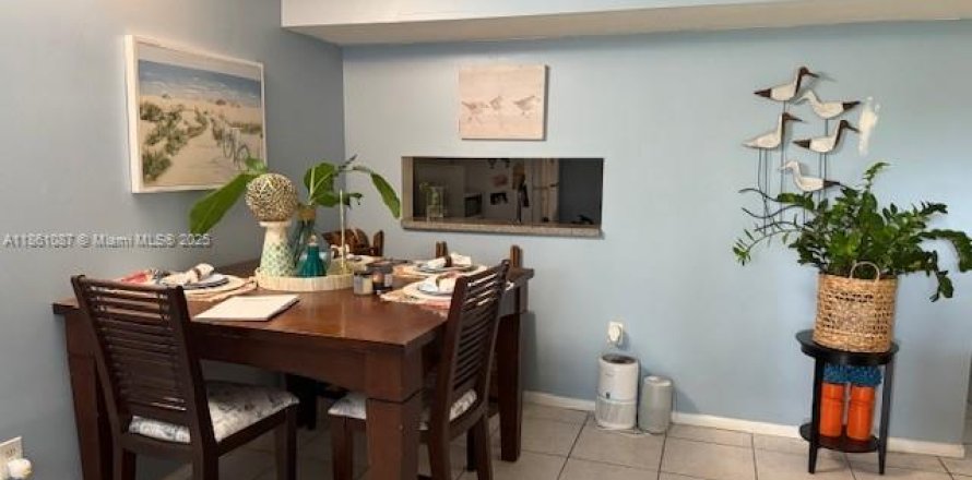Condo in Miami, Florida, 2 bedrooms  № 1890455