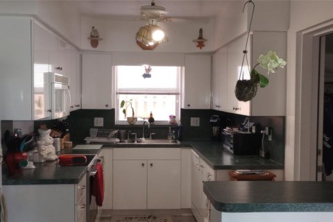 House in Hollywood, Florida 2 bedrooms, 121.98 sq.m. № 1160328 - photo 1