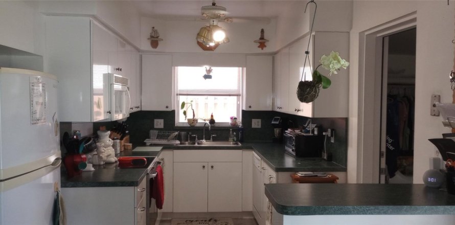 House in Hollywood, Florida 2 bedrooms, 121.98 sq.m. № 1160328