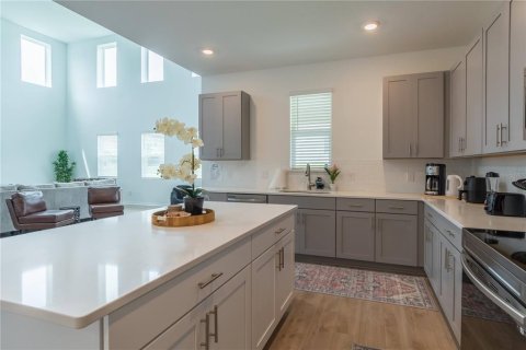 House in Davenport, Florida 4 bedrooms, 285.58 sq.m. № 1900810 - photo 8