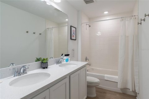 House in Davenport, Florida 4 bedrooms, 285.58 sq.m. № 1900810 - photo 21