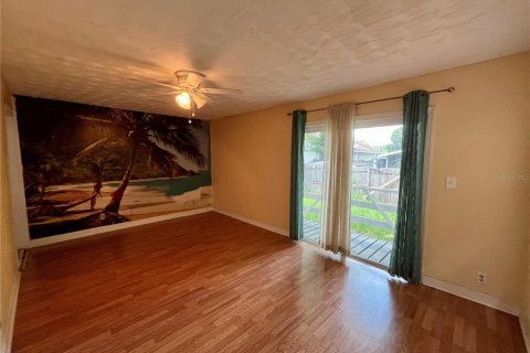 Villa ou maison à louer à Tampa, Floride: 3 chambres, 142.42 m2 № 2427161 - photo 12