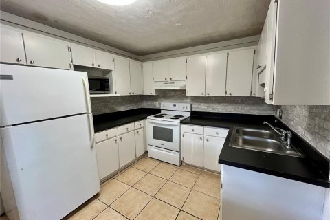 Villa ou maison à louer à Tampa, Floride: 3 chambres, 142.42 m2 № 2427161 - photo 9