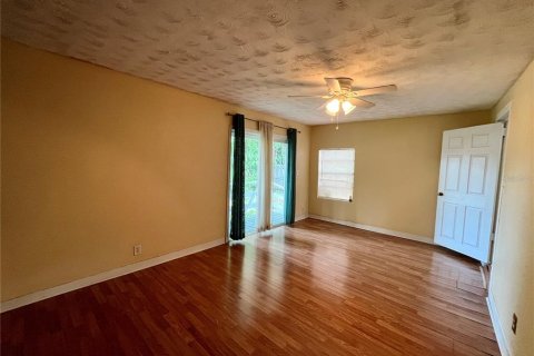 Villa ou maison à louer à Tampa, Floride: 3 chambres, 142.42 m2 № 2427161 - photo 13