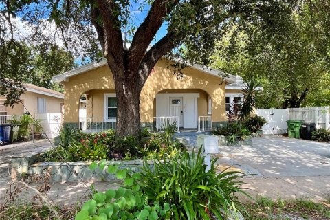Villa ou maison à louer à Tampa, Floride: 3 chambres, 142.42 m2 № 2427161 - photo 2