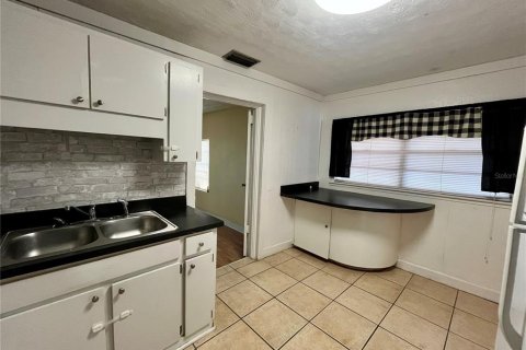 Villa ou maison à louer à Tampa, Floride: 3 chambres, 142.42 m2 № 2427161 - photo 10