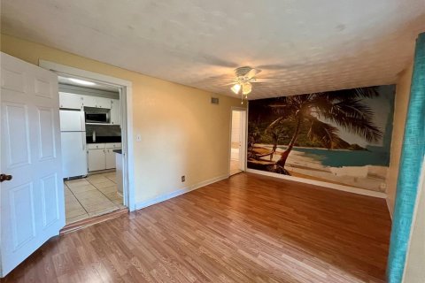 Villa ou maison à louer à Tampa, Floride: 3 chambres, 142.42 m2 № 2427161 - photo 14