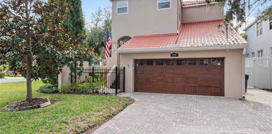 House in Tampa, Florida 4 bedrooms, 252.14 sq.m. № 1663154