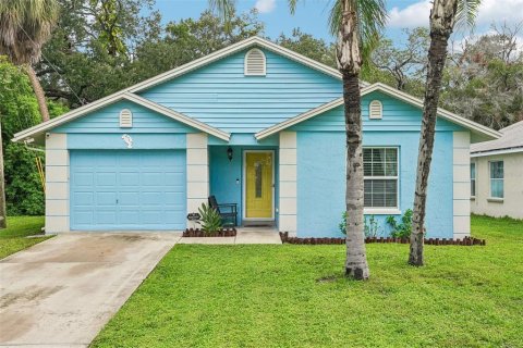 House in Tampa, Florida 3 bedrooms, 127.37 sq.m. № 2298089