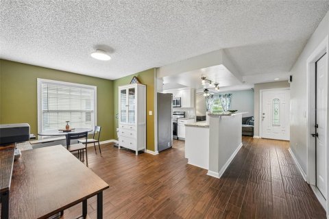 Villa ou maison à vendre à Tampa, Floride: 3 chambres, 127.37 m2 № 2298089 - photo 6