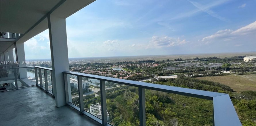 Кондоминиум с 2 спальнями в Санрайз, Флорида № 2009725