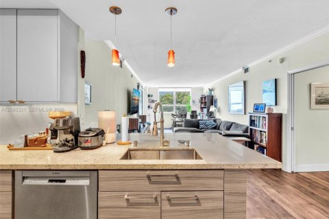 Copropriété à louer à Miami, Floride: 2 chambres, 121.05 m2 № 2388494 - photo 9