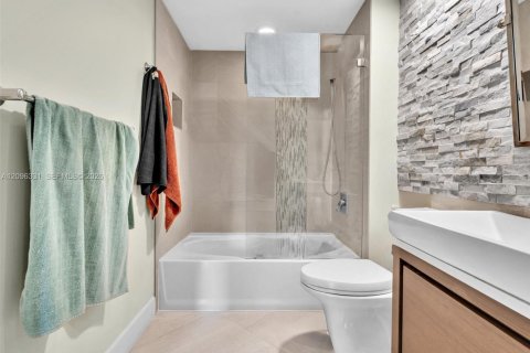 Copropriété à louer à Miami, Floride: 2 chambres, 121.05 m2 № 2388494 - photo 24