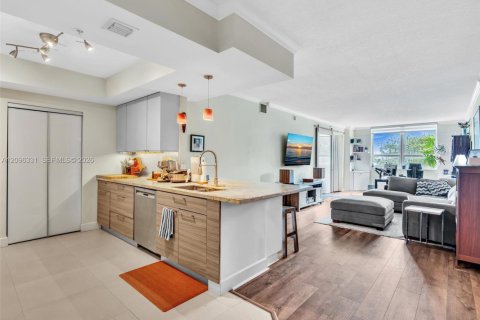 Copropriété à louer à Miami, Floride: 2 chambres, 121.05 m2 № 2388494 - photo 2