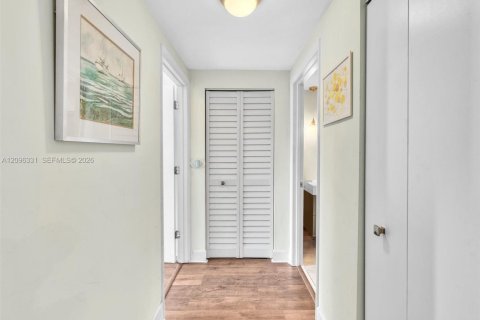 Copropriété à louer à Miami, Floride: 2 chambres, 121.05 m2 № 2388494 - photo 28