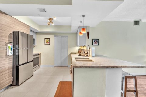 Copropriété à louer à Miami, Floride: 2 chambres, 121.05 m2 № 2388494 - photo 4