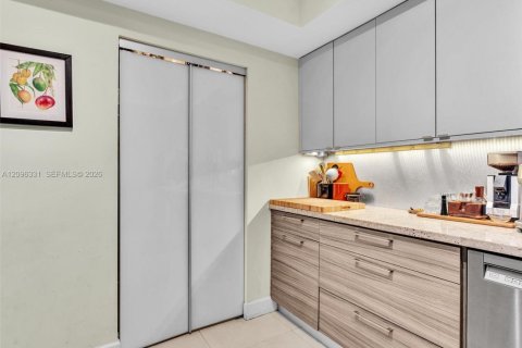 Copropriété à louer à Miami, Floride: 2 chambres, 121.05 m2 № 2388494 - photo 6