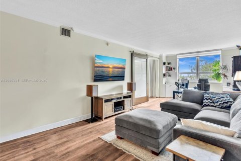 Copropriété à louer à Miami, Floride: 2 chambres, 121.05 m2 № 2388494 - photo 13