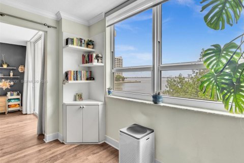 Copropriété à louer à Miami, Floride: 2 chambres, 121.05 m2 № 2388494 - photo 15
