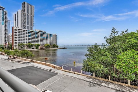 Copropriété à louer à Miami, Floride: 2 chambres, 121.05 m2 № 2388494 - photo 16
