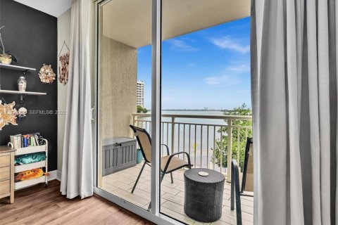 Copropriété à louer à Miami, Floride: 2 chambres, 121.05 m2 № 2388494 - photo 19