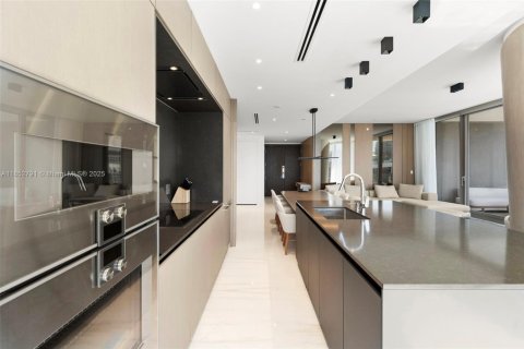 Condominio en venta en Miami, Florida, 3 dormitorios, 195.19 m2 № 2013083 - foto 12