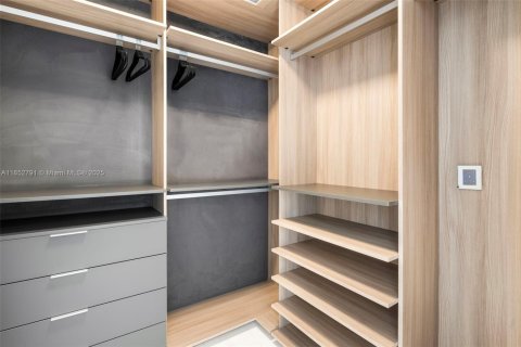 Condominio en venta en Miami, Florida, 3 dormitorios, 195.19 m2 № 2013083 - foto 23