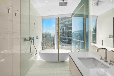Condominio en venta en Miami, Florida, 3 dormitorios, 195.19 m2 № 2013083 - foto 18
