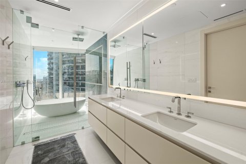 Condominio en venta en Miami, Florida, 3 dormitorios, 195.19 m2 № 2013083 - foto 16