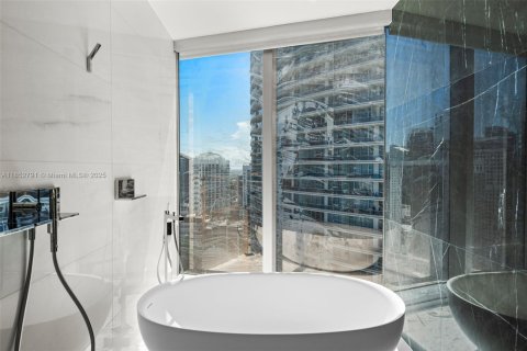 Condominio en venta en Miami, Florida, 3 dormitorios, 195.19 m2 № 2013083 - foto 17