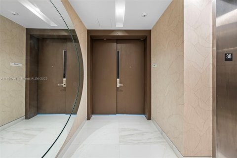 Condominio en venta en Miami, Florida, 3 dormitorios, 195.19 m2 № 2013083 - foto 3