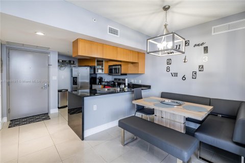 Снять в аренду кондоминиум в Майами, Флорида 1 спальня, 97.36м2, № 1932361 - фото 2