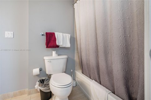 Снять в аренду кондоминиум в Майами, Флорида 1 спальня, 97.36м2, № 1932361 - фото 24