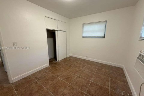 House in North Miami, Florida 2 bedrooms, 83.61 sq.m. № 2004963 - photo 7