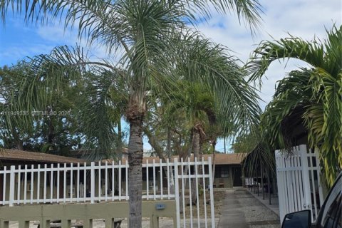 Дом в Норт-Майами, Флорида 2 спальни, 83.61м2 № 2004963