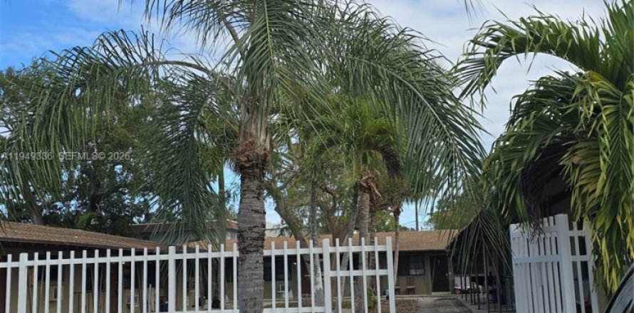 Дом в Норт-Майами, Флорида 2 спальни, 83.61м2 № 2004963