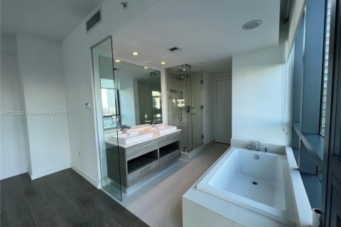 Condo in Miami, Florida, 1 bedroom  № 1862050 - photo 8